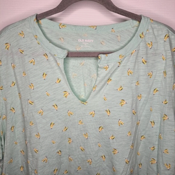 Old Navy Everywhere Green Banana Print Split Neck Tee Plus Size 2X - Picture 3 of 7